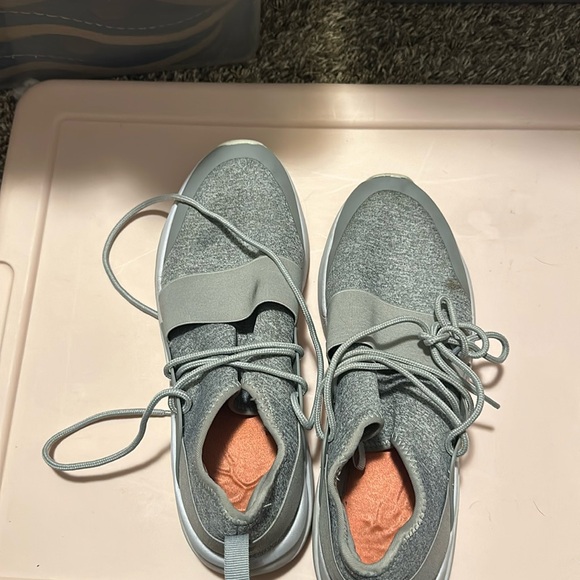 Fabletics Tennis shoes - Picture 1 of 4